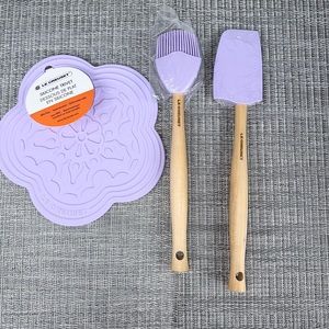 Le Creuset Flower Trivet w/ Spatula & Brush